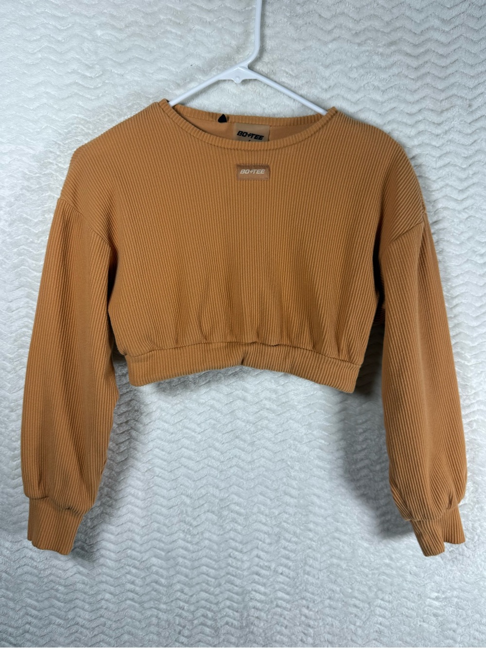BOY+E Cropped Ribbed Sweatshirt Top in Camel